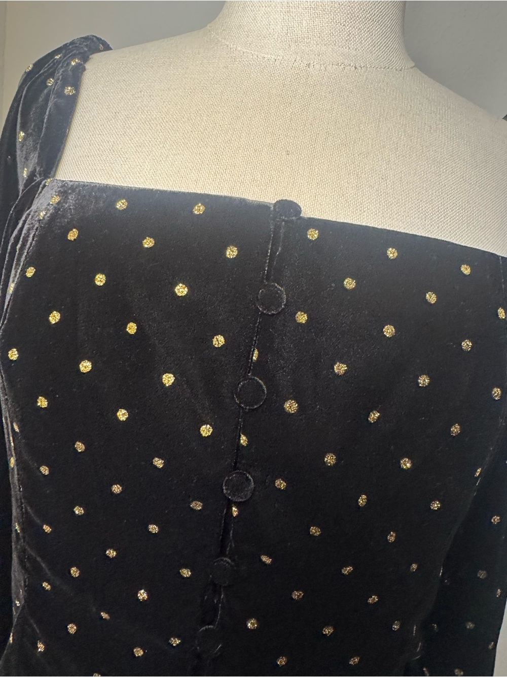 Sézane Annelise Blouse in black velvet with metallic gold polka dots - Picture 3 of 10